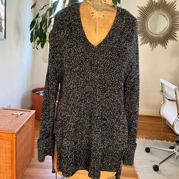 Like New Athleta Shasta Black Marl oversize Sweater, M*, MSRP $149 - Picture 4 of 13